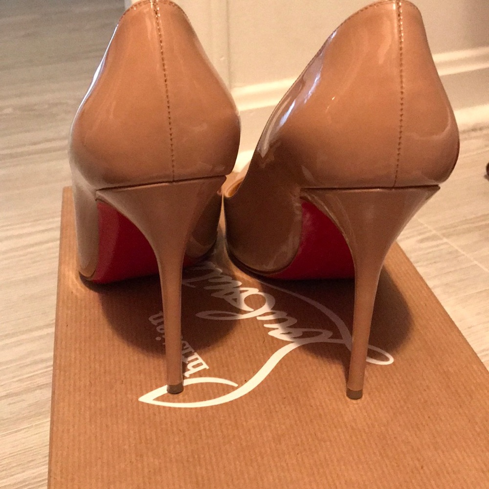 Louboutin Décolleté 554